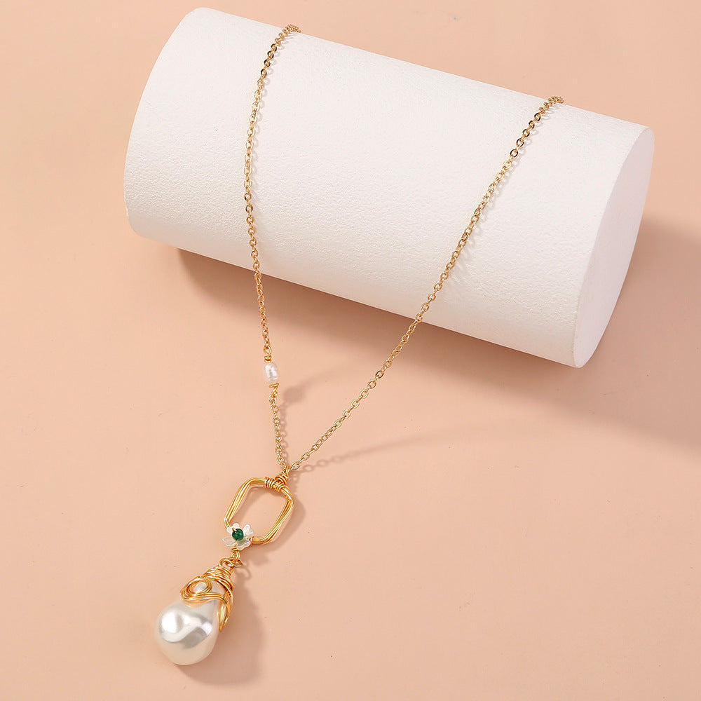 Elegant Women's Pearl Earrings and Pendant Necklace Set