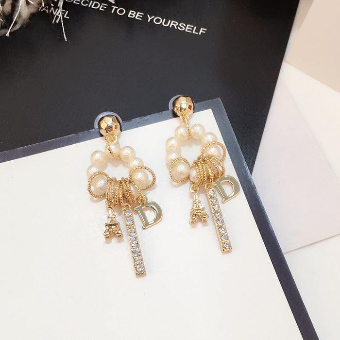 Pearl Elegance: Women's Pearl Earrings