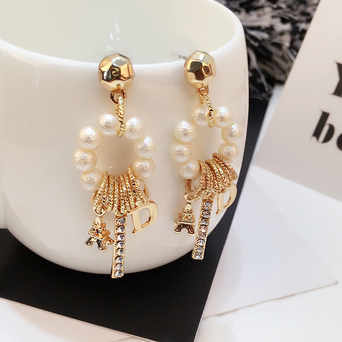 Pearl Elegance: Women's Pearl Earrings