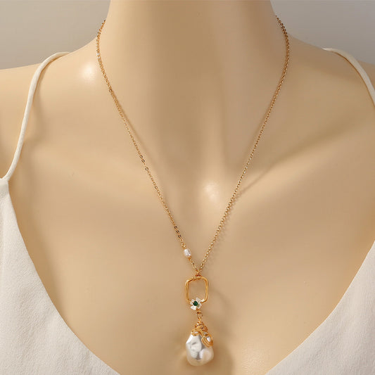 Elegant Women's Pearl Earrings and Pendant Necklace Set