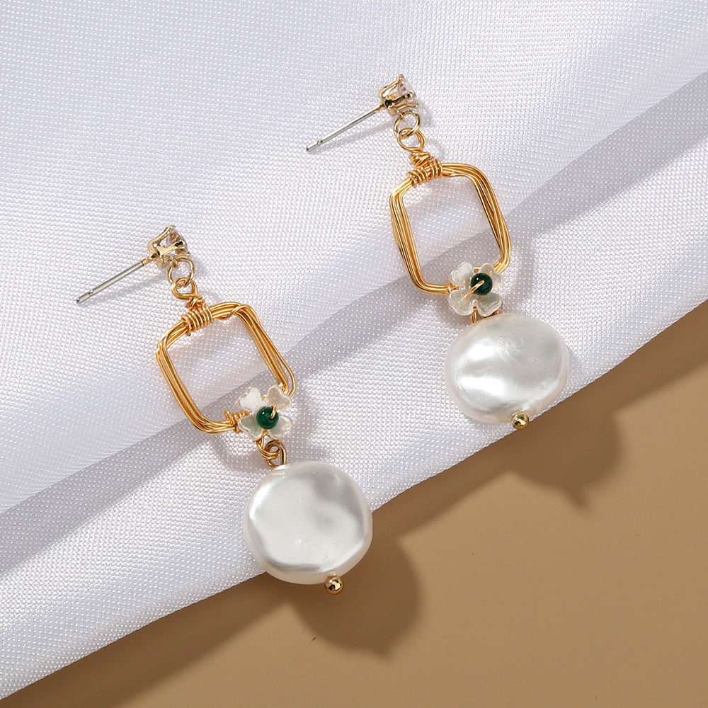 Elegant Women's Pearl Earrings and Pendant Necklace Set