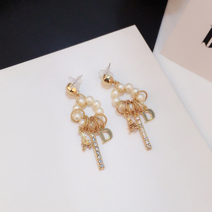 Pearl Elegance: Women's Pearl Earrings